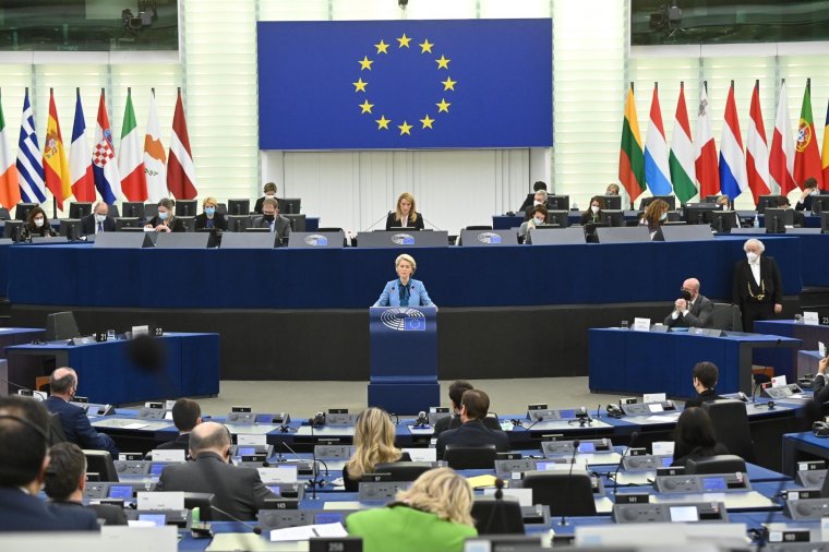 Az EU elfogadta az orosz energiaipart is célzó 17. szankciós csomagot, az „árnyékflottát” is büntetik
