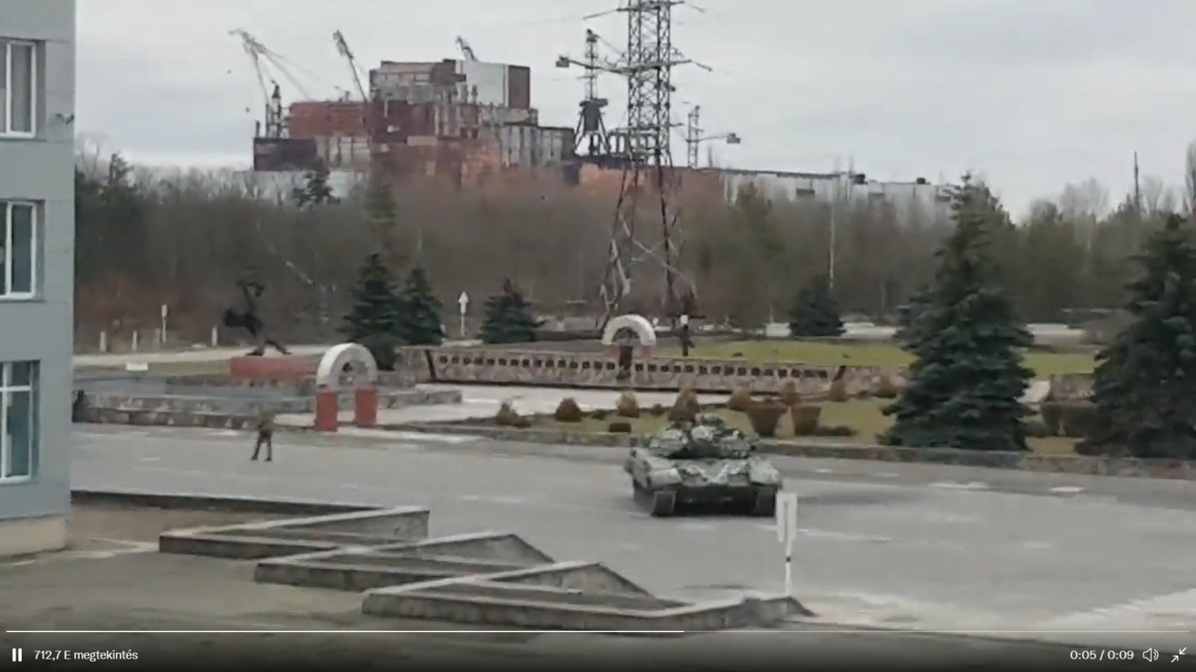 Orosz tank Csernobilban a háború első napjaiban •  Fotó: Képernyőfelvétel