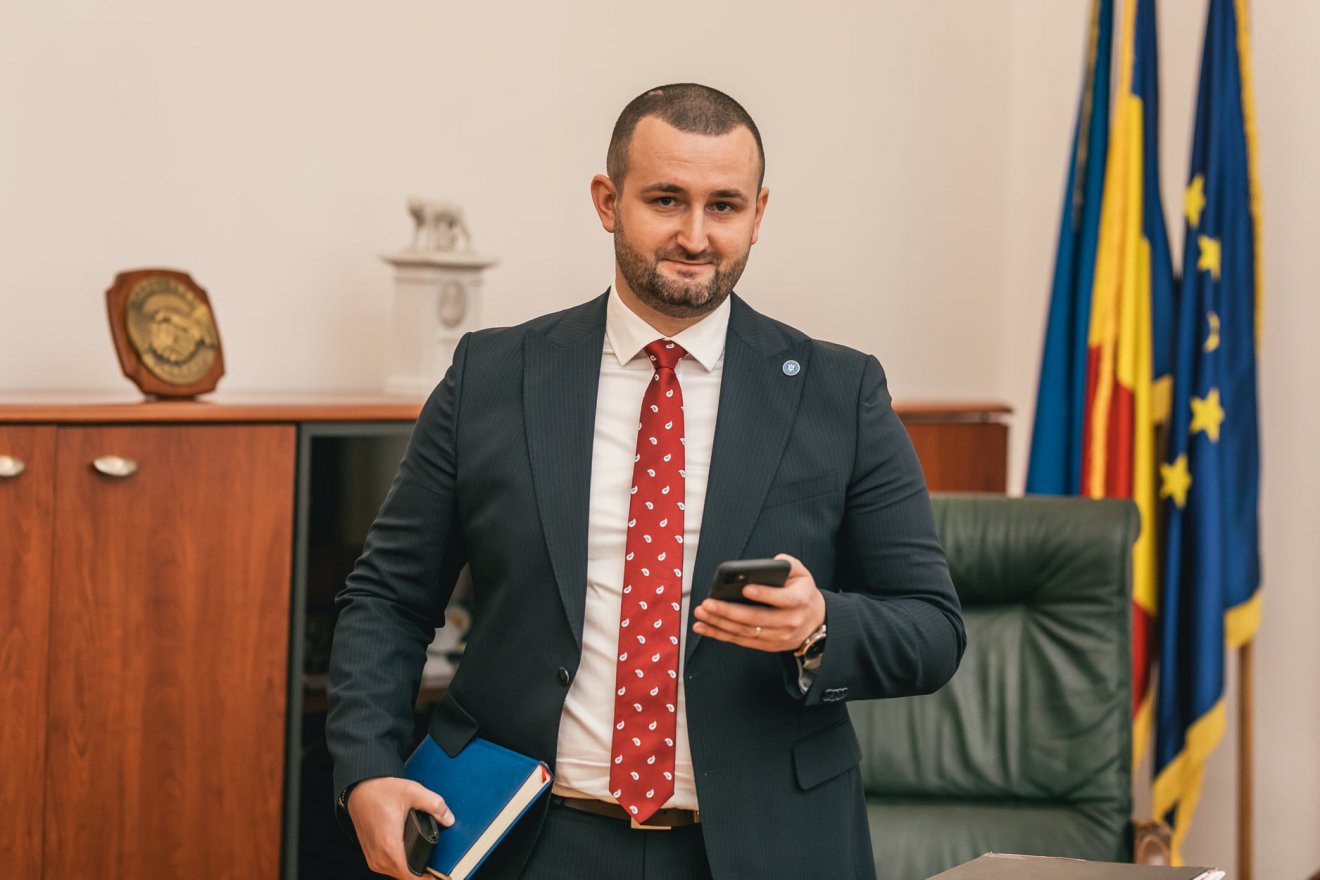 Tasnádi István Szilárd szerint szerint az erdélyi magyarságnak jobban ki kell használnia Kolozsvár vonzerejét •  Fotó: Facebook/Oláh Emese