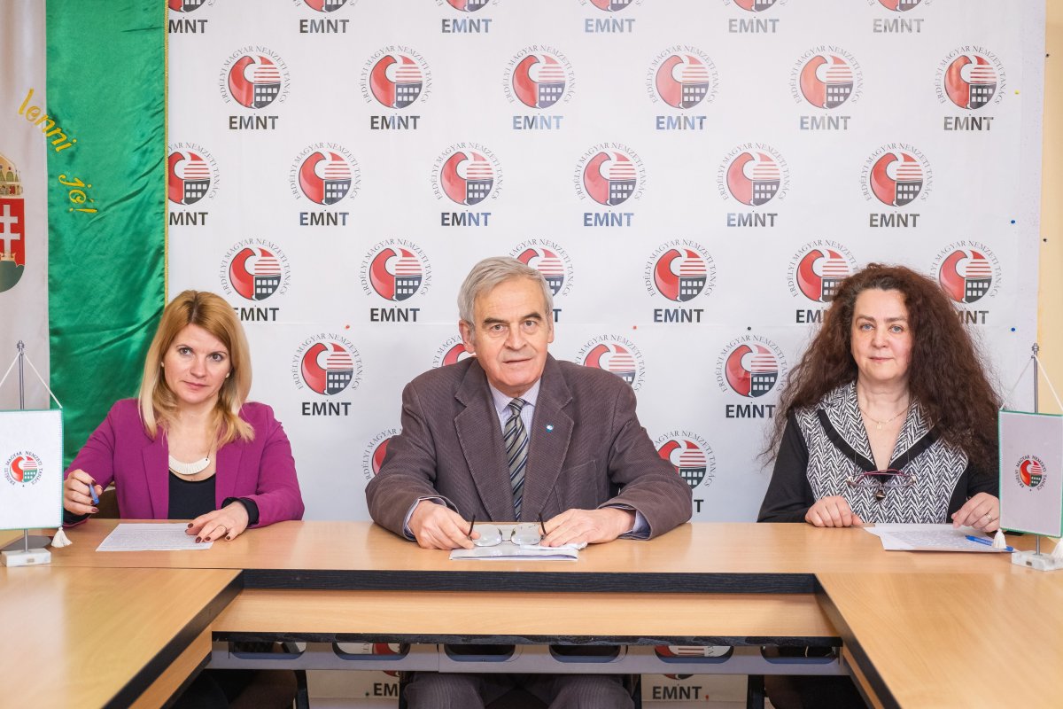 Tőkés László, Sándor Krisztina, Veres-Kupán Enikő •  Fotó: Forrás: EMNT