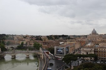 Gyásznapot hirdetettek Rómában a középkori torony részleges leomlása következtében elhunyt román munkás emlékére