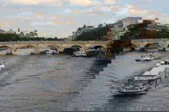 Visszatértek tavaly Párizsba a turisták, de jóval kevesebben érkeztek, mint a pandémia előtt