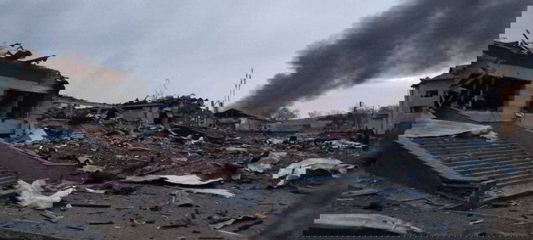 FRISSÍTVE – Legalább 35 halálos áldozata van a Jaroviv katonai támaszpontját ért orosz rakétatámadásnak Lviv kormányzója szerint