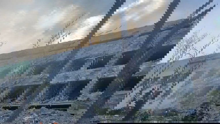 FRISSÍTVE – Gyermekkórház elleni támadással vádolja Kijev az orosz erőket, Moszkva szerint katonai célpont volt