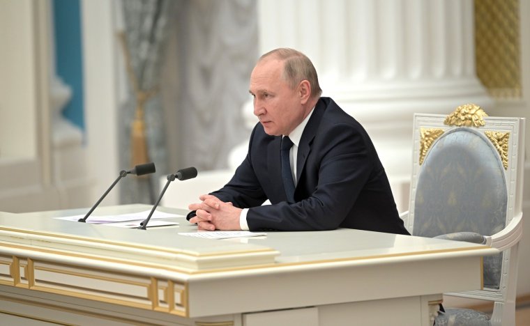 Putyin szerint biológiai fegyverekkel, így koronavírussal is kísérleteztek Ukrajnában