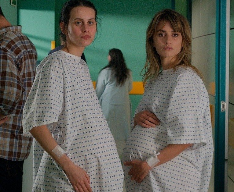Milena Smit és Penélope Cruz Almodóvár legújabb, Párhuzamos anyák című filmjében •  Fotó: Facebook/Parallel Mothers