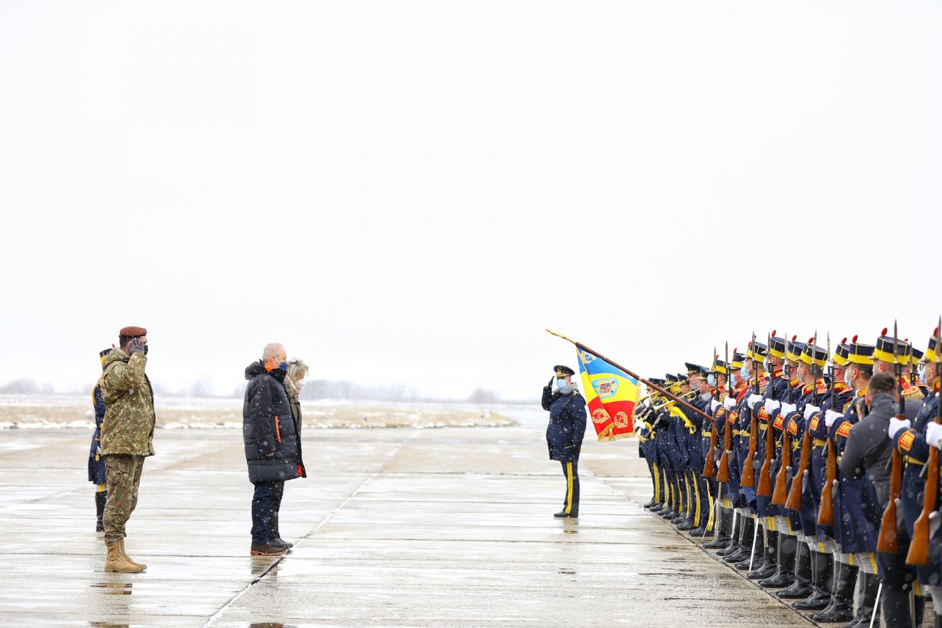 Dîncu szerint a romániai Milhail Kogălniceanu támaszpont ma a NATO egységét és szolidaritását jelképezi •  Fotó: mapn.ro
