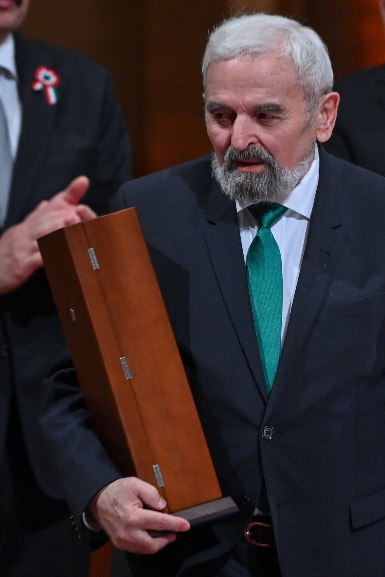 Király László költő, író, miután átvette a Kossuth-díjat az 1848-49-es forradalom és szabadságharc évfordulója alkalmából a Parlament kupolacsarnokában •  Fotó: MTI/Illyés Tibor