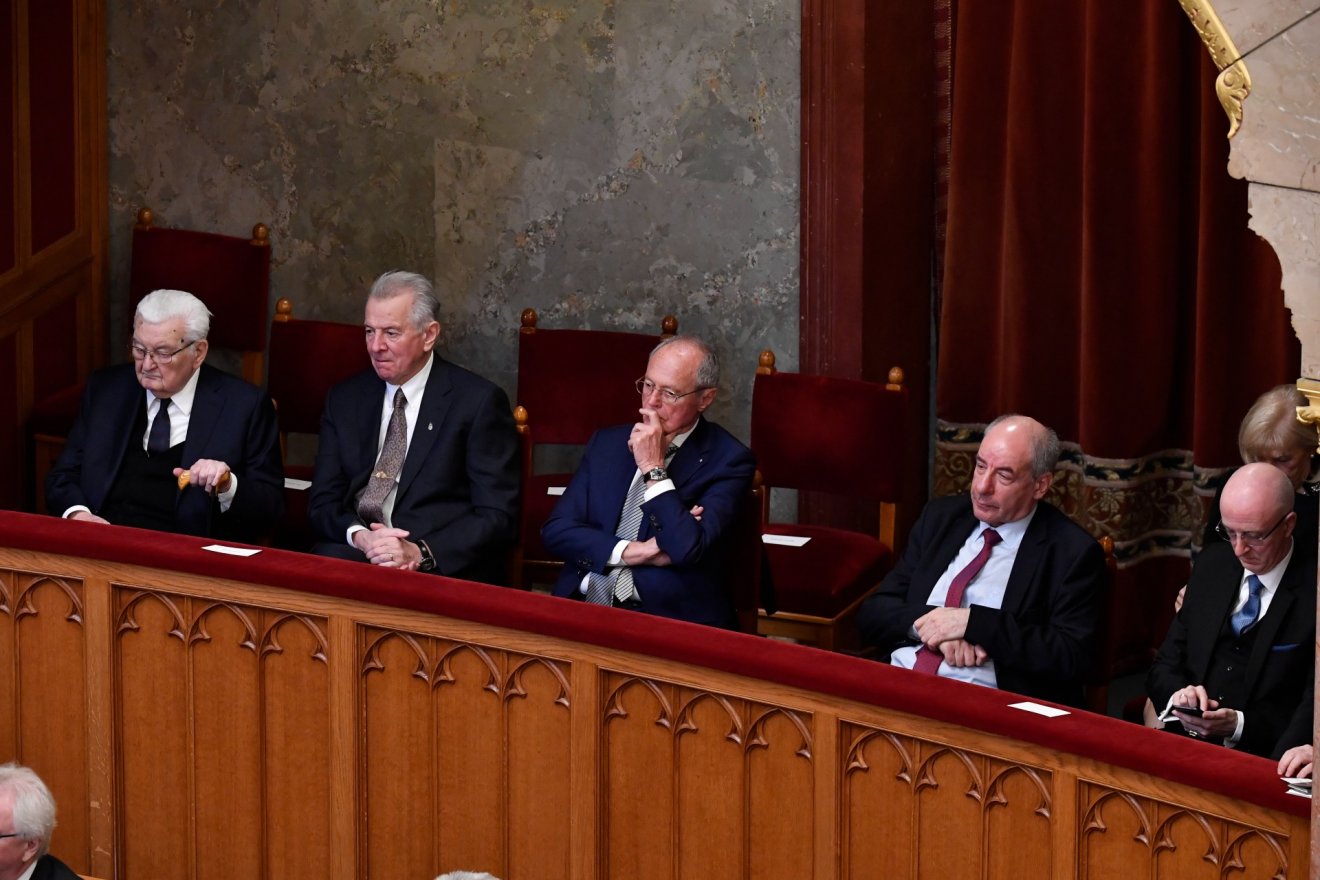 Boross Péter volt miniszterelnök, a Nemzeti Emlékhely és Kegyeleti Bizottság elnöke, a rendszerváltozás utáni első szabadon választott Országgyűlés elnöke, Schmitt Pál korábbi köztársasági elnök, Medgyessy Péter korábbi miniszterelnök, Sulyok Tamás, az Alkotmánybíróság elnöke és Varga Zs. András, a Kúria elnöke •  Fotó: MTI/Máthé Zoltán