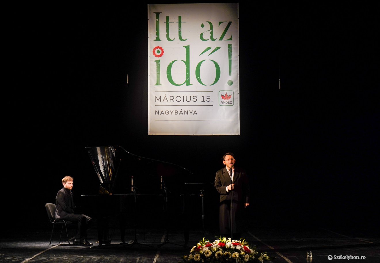 Laczkó Vass Róbert kolozsvári színművész a Petőfit felidéző műsorban •  Fotó: Haáz Vince