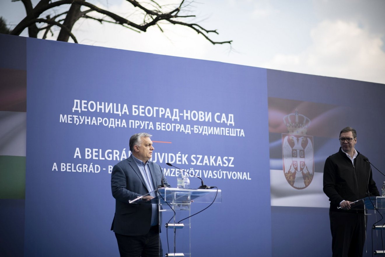 Orbán Viktor felszólalása a vasútvonal felavatásán a vajdasági Újvidéken •  Fotó: Miniszterelnöki Sajtóiroda