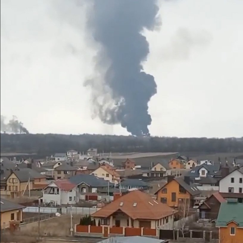Nyolc orosz rakéta csapódott be vasárnap a Kijevtől 260 km-re délnyugatra fekvő Vinnicja városának nemzetközi repülőterének területére •  Fotó: videófelvétel