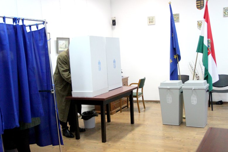 Kelemen Dobrevnek a szavazati jog elvétele kapcsán: megoszt, sérteget, velünk riogat