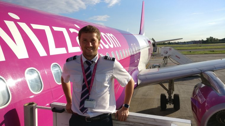 A pilótának nem kell szuperhősnek lennie – Udvarhelyi repülőgép-vezető munkája szépségeiről, nehézségeiről