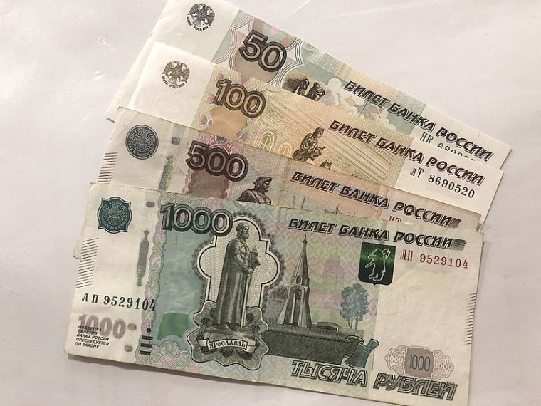 Kreml: nem kizárt, hogy a jövőben a gabonáért, a faanyagért és a kőolajért is rubellel kell majd fizetni