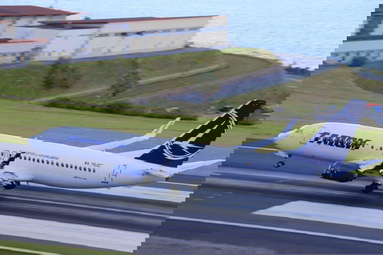 1500 euróval nő a Tarom pilótáinak fizetése, bár ezzel a magyar érdekeltségű fapados légitársaságtól még mindig lemaradnak