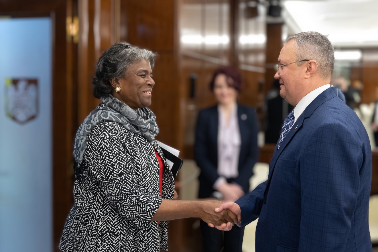 Linda Thomas-Greenfield és Nicolae-Ionel Ciucă kormányfő •  Fotó: gov.ro