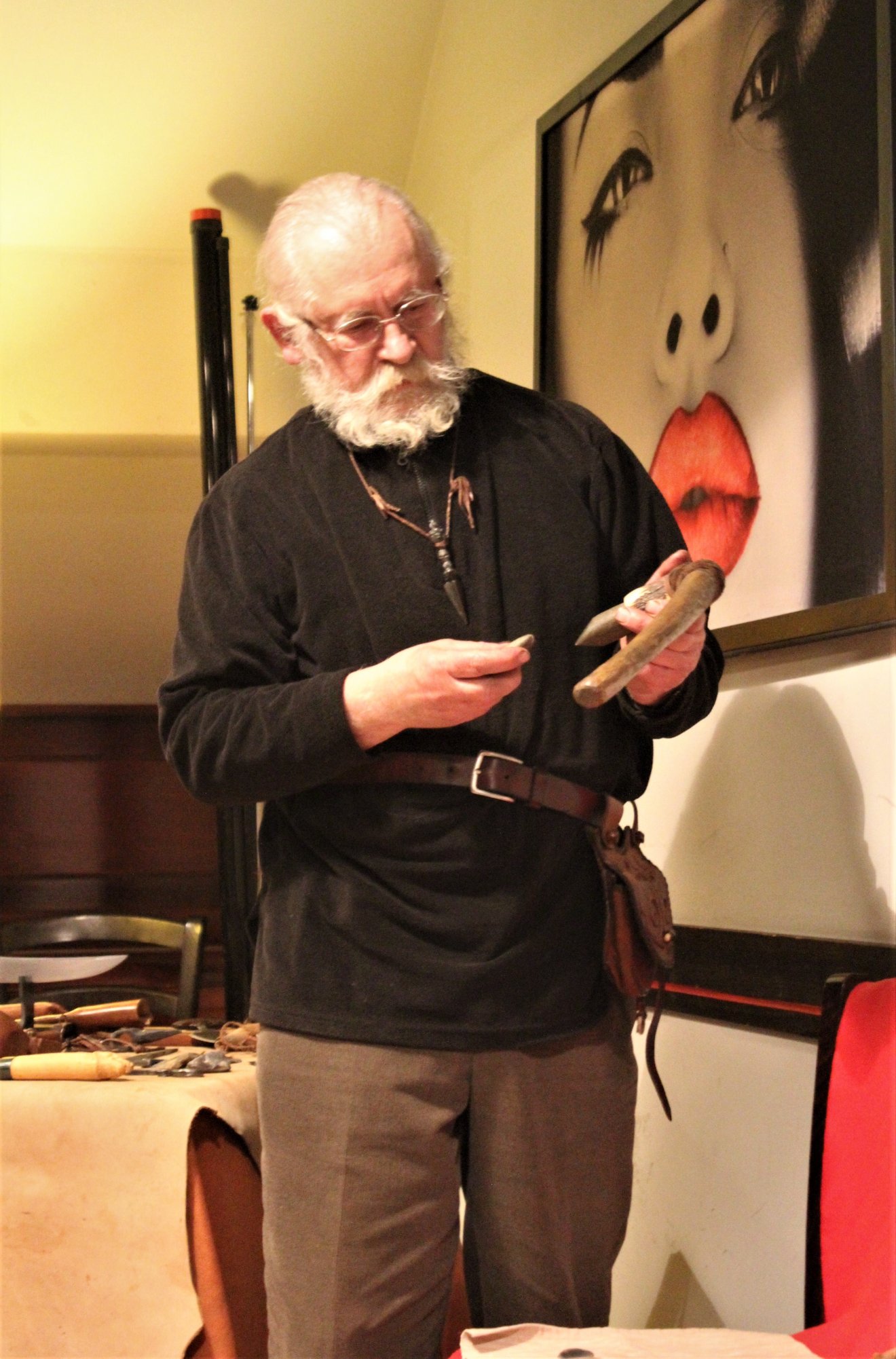 Kun Árpád György az utóbbi 10-12 évben kezdett foglalkozni a késkészítéssel &bullet;  Fotó: Tóth Gödri Iringó