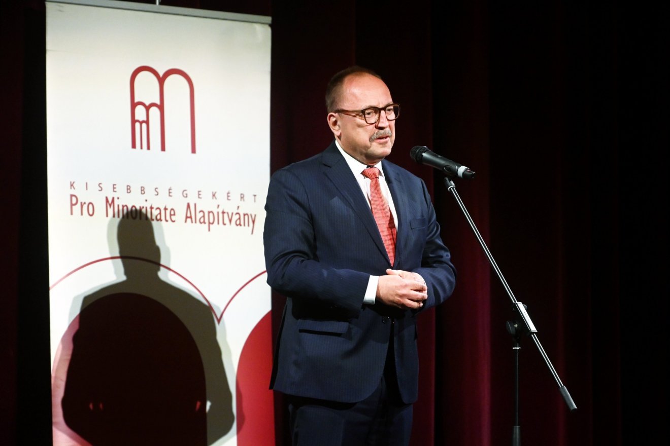 Németh Zsolt, az Országgyűlés külügyi bizottságának fideszes elnöke, a Kisebbségekért – Pro Minoritate Alapítvány alapítója •  Fotó: Erős bástyánk nékünk