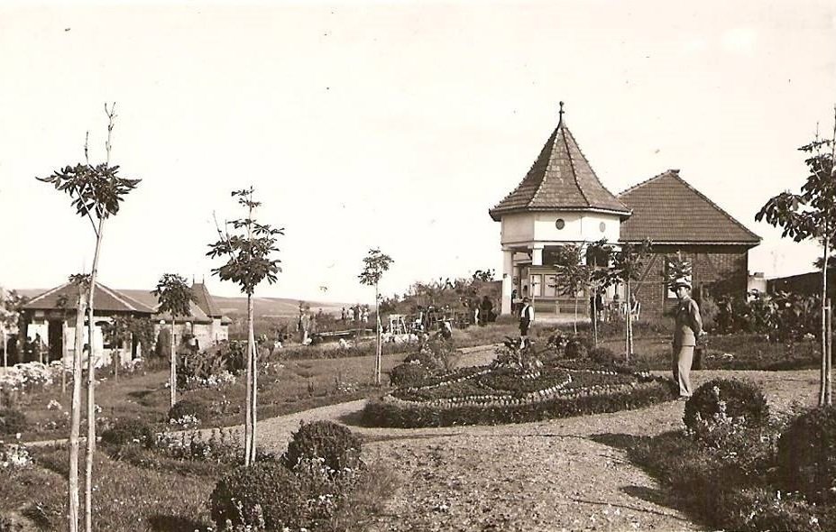 A szebb időket is megélt szamosfalvi sósfürdőt egykoron ezrek látogatták •  Fotó: Facebook/Tudor Duică