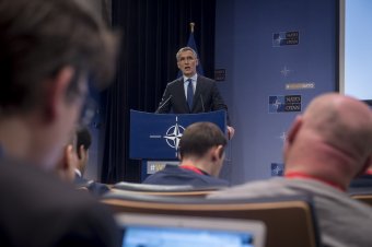 Stoltenberg: a NATO-nak fokozni kell az Ukrajnának nyújtott támogatást – Washington újabb katonai segélyt küld