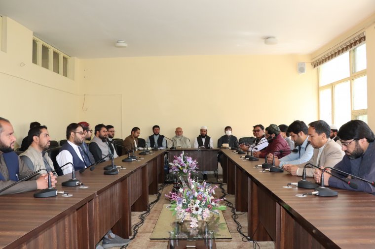 Betiltották a tálibok a nyakkendőviseletet a tanintézetekben, de úgy is eltakarná a szakáll