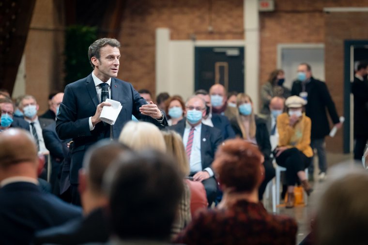 Papírforma: Emmanuel Macron és Marine Le Pen jutott az elnökválasztás döntő fordulójába