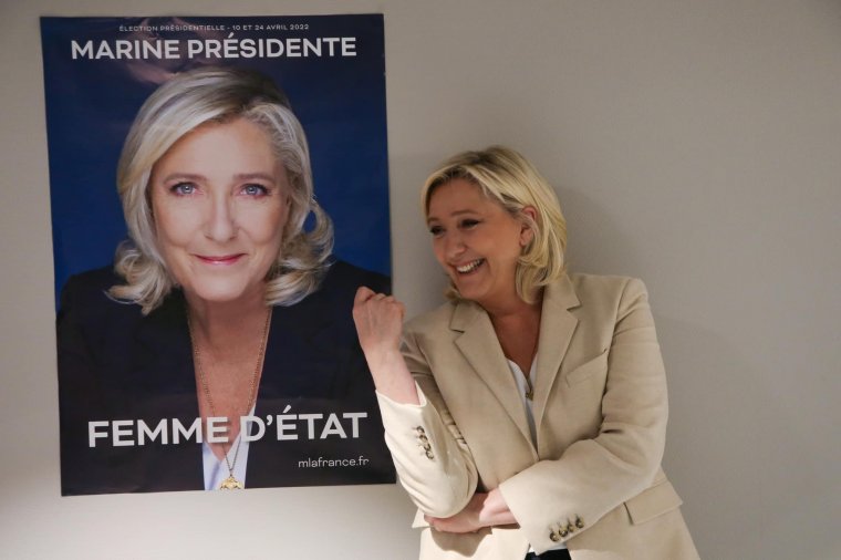 Boszorkányüldözést kiált, „békés, demokratikus, népi és hazafias ellenállásra” szólít Marine Le Pen