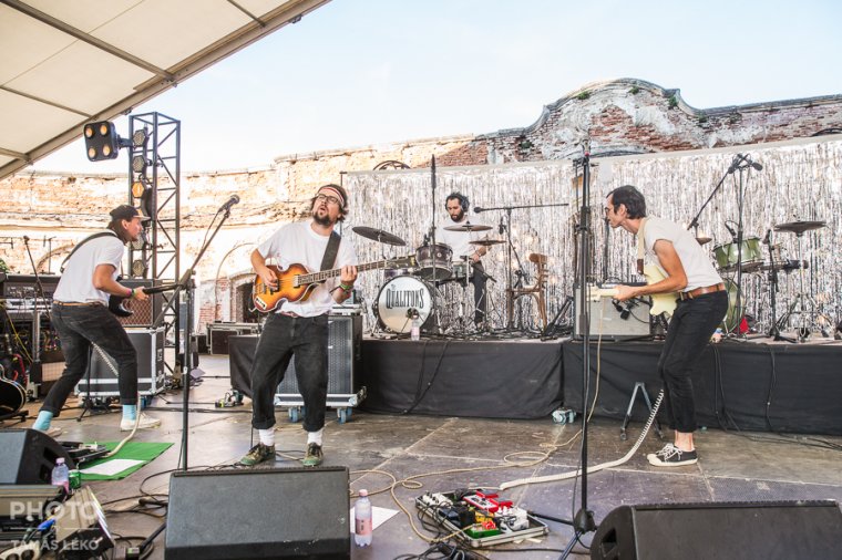 Vinyl lemezzel búcsúzik az egyik legtehetségesebb fiatal magyar zenekar, a The Qualitons