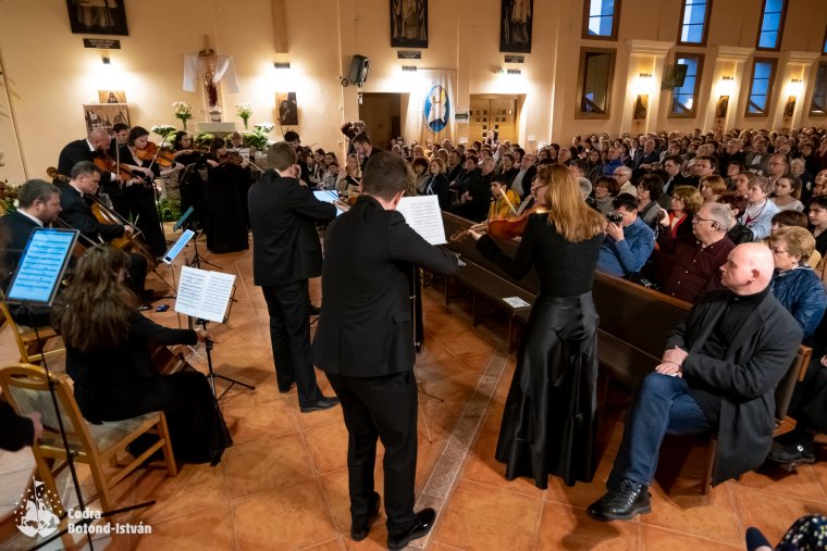 Kulturális kínálat Sepsiszentgyörgyön: színházi, képzőművészeti, zenei események a vasárnapig tartó Szent György Napokon