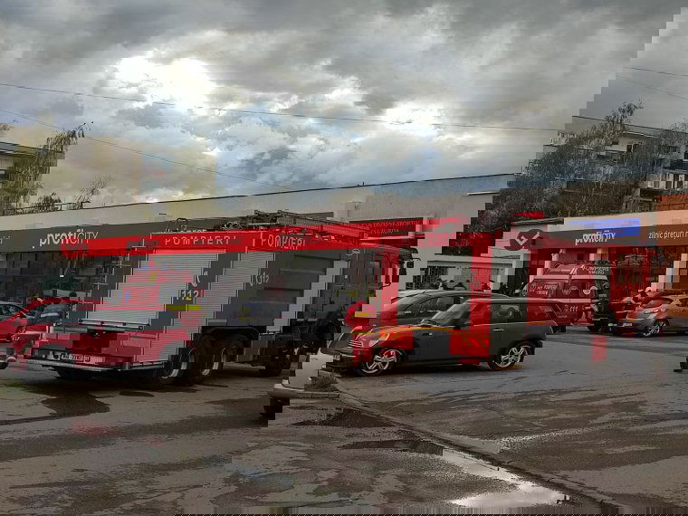 Beszakadt egy szupermarket mennyezete Tordán