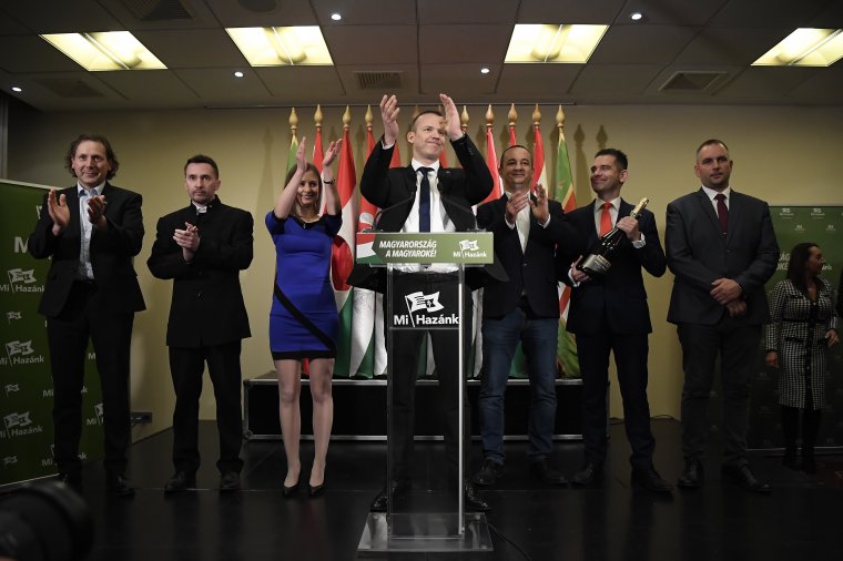 A külhoni magyarokra mutogatva követeli a szavazatok újraszámlálását a Mi Hazánk