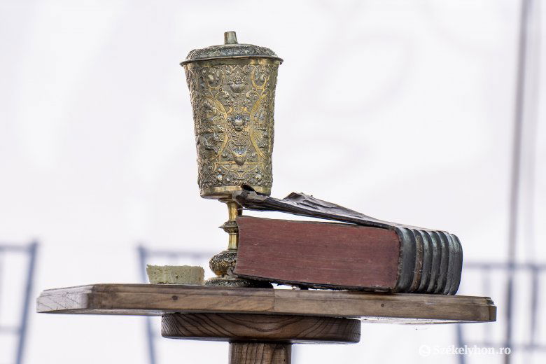Régi Biblia a gyulafehérvári kiállításon •  Fotó: Haáz Vince
