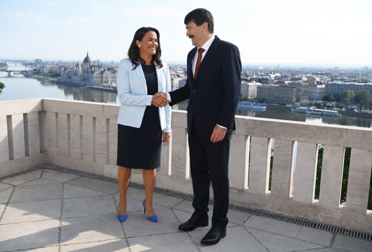 Novák Katalin átvette köztársasági elnöki hivatalát