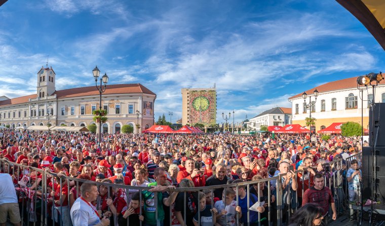Többezres tömeg ünnepelte a kupagyőztes futballcsapatot Sepsiszentgyörgyön
