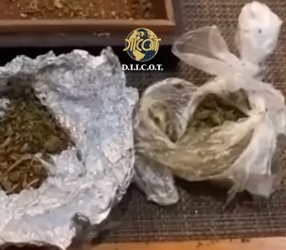 Lecsaptak rájuk. Az ügyészek szerint 2022 januárja és májusa között a bűnözői csoport néhány tagja illegálisan birtokolt és értékesített magas kockázatú kábítószereket •  Fotó: Képernyőmentés