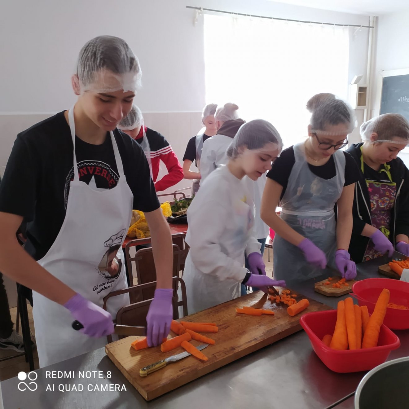 Az Egy tál meleg étel program keretében az Ukrajnából érkező menekülteket is ellátják •  Fotó: Facebook/O masă caldă