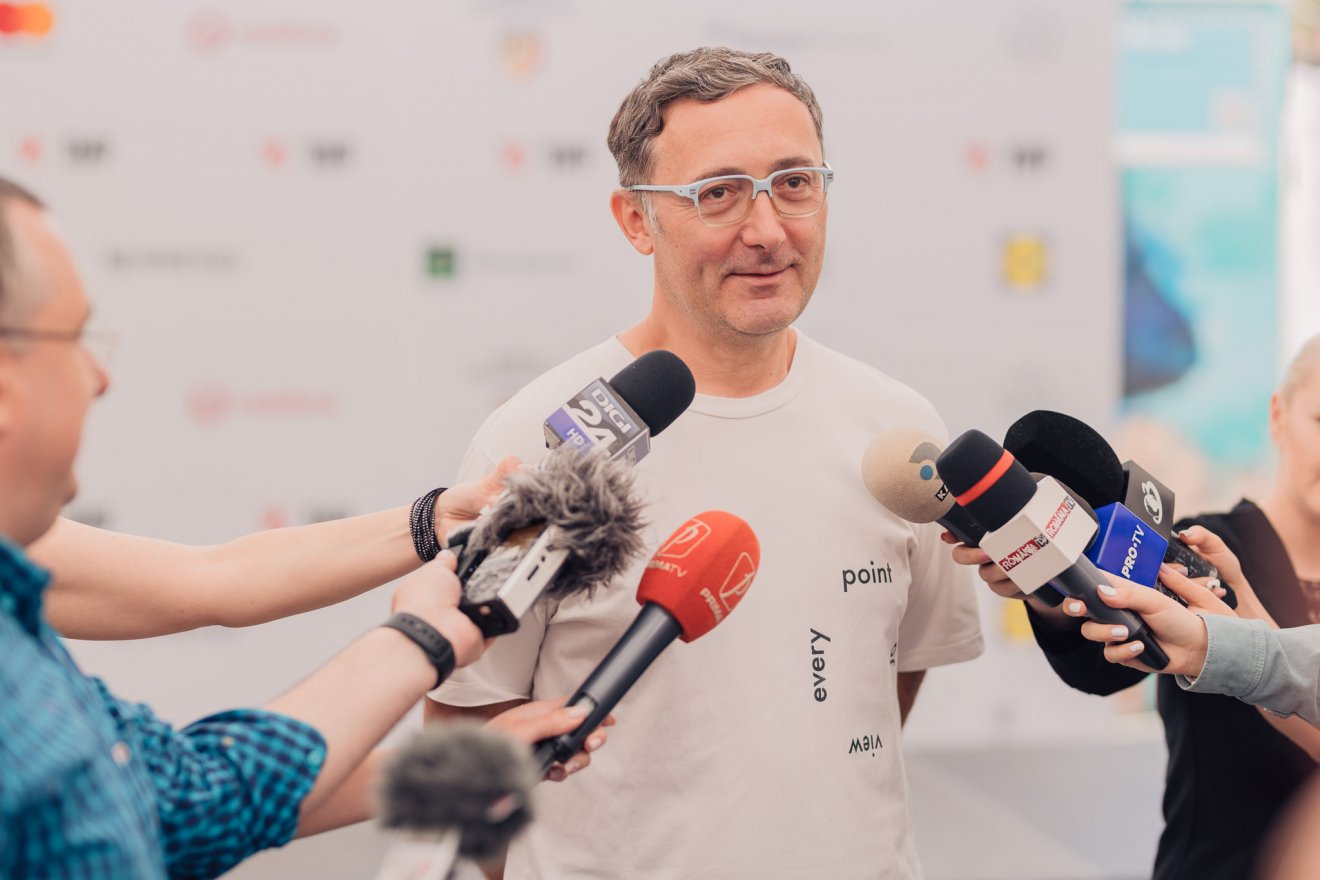 Tudor Giurgiu fesztiváligazgató nyilatkozik a sajtónak •  Fotó: Facebook/TIFF