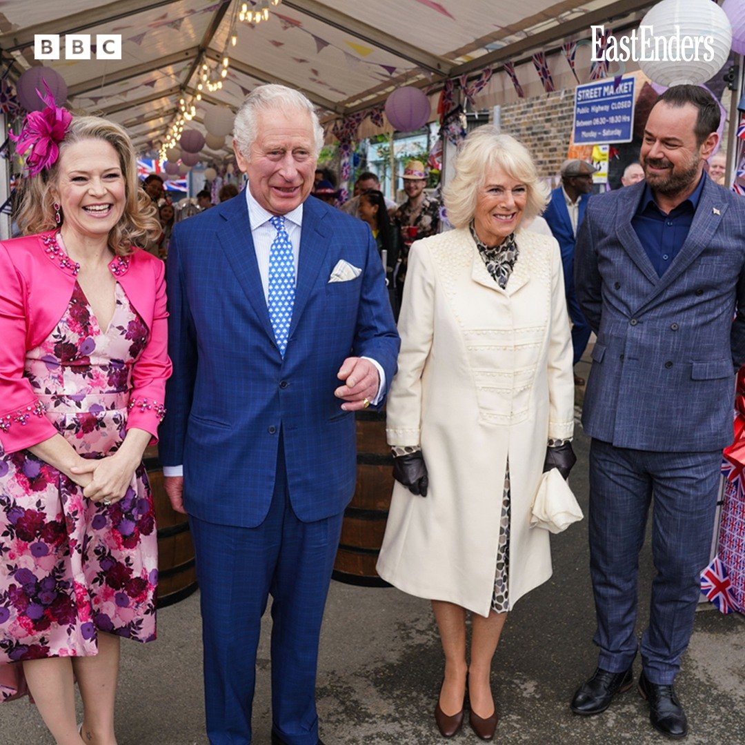 Károly herceg és felesége a forgatáson •  Fotó: Facebook/ BBC EastEnders
