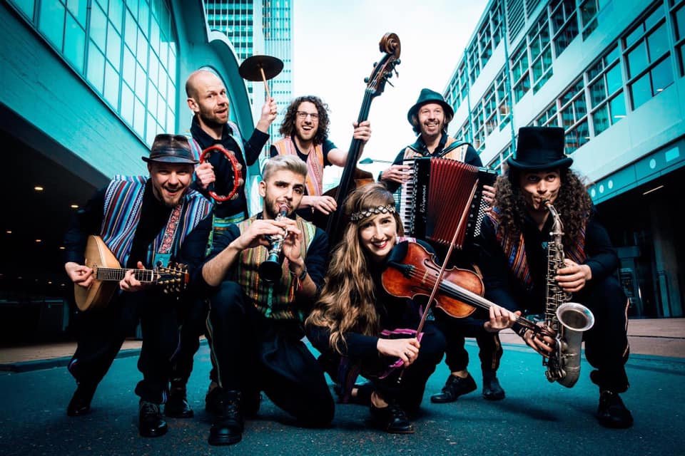 A klezmer muzsikát ismerteti meg a szatmáriakkal a holland L'Chaim zenekar •  Fotó: L'ChaiM | The Band / Facebook