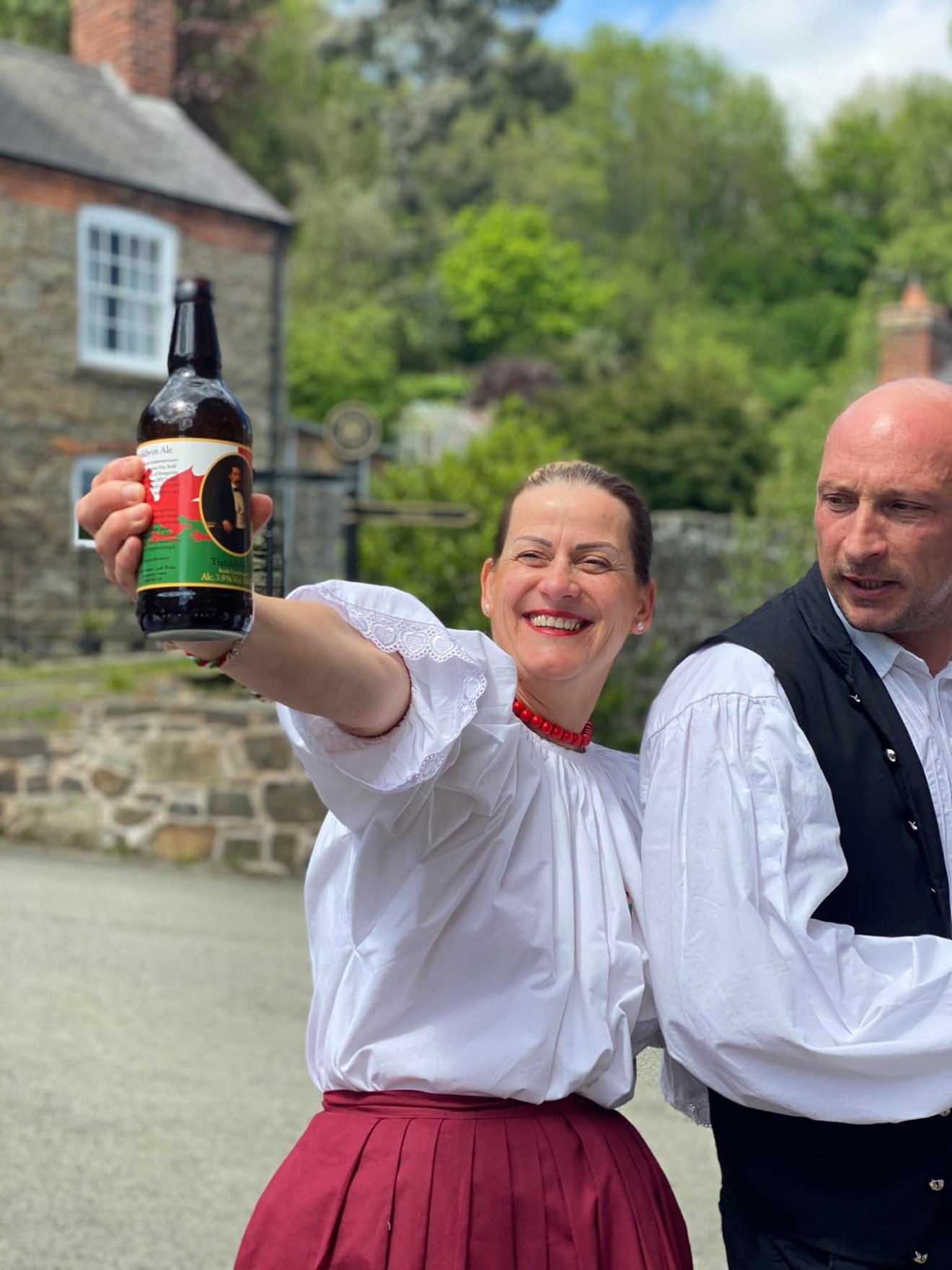 Az eseményre a helyi sörfőzde különlegesen palackozott sört is készített, amelynek emblémáján Arany János portréja látható •  Fotó: Facebook/Magyarország Londoni Nagykövetsége