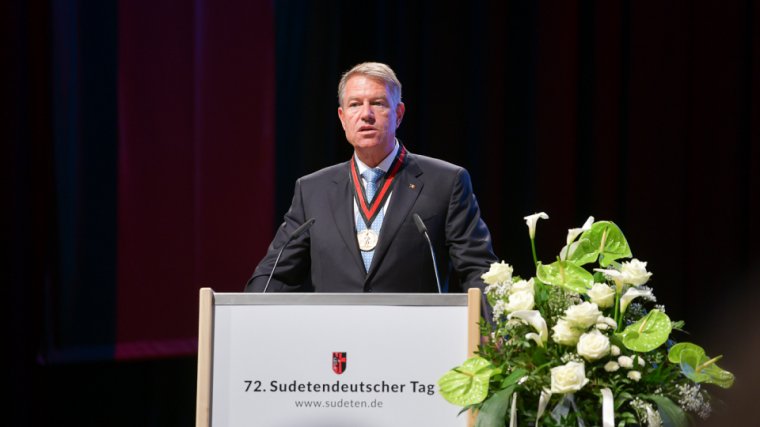 Iohannis Trianon-évfordulós kisebbségvédelmi díja és a romániai magyarellenesség
