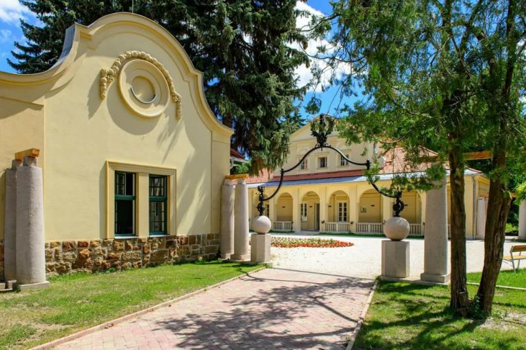 Határon túli színházi programokkal emlékeznek meg a nemzeti összetartozás napjáról a Klebelsberg Kastélyban