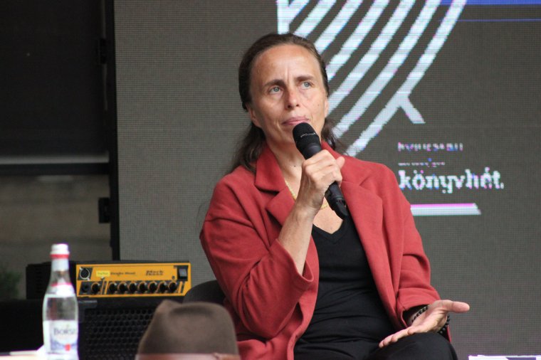 Író-olvasó találkozók székelyföldi városokban Tompa Andreával