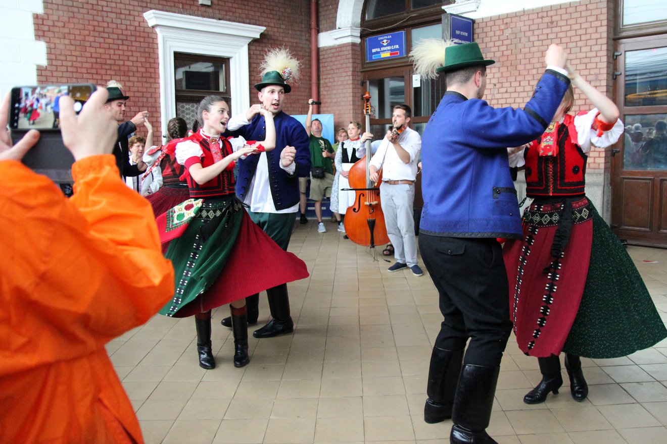 Felszeg Gyöngye Néptánccsoport