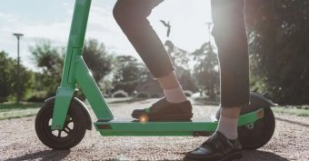 Sok volt velük a baj, betiltották a bérelhető elektromos rollereket Konstancán