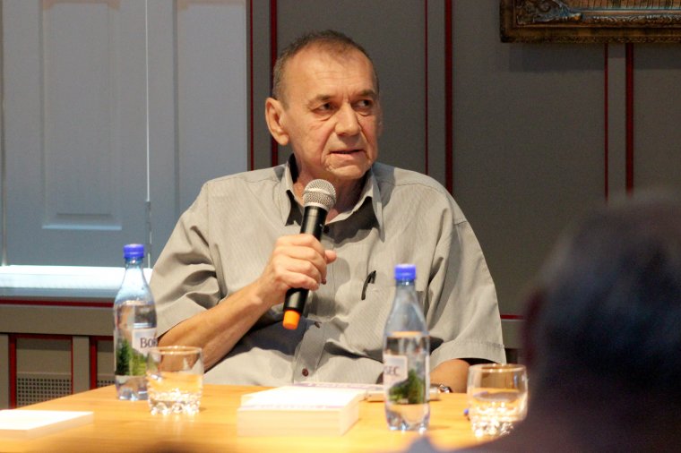 Elhunyt Nánó Csaba újságíró