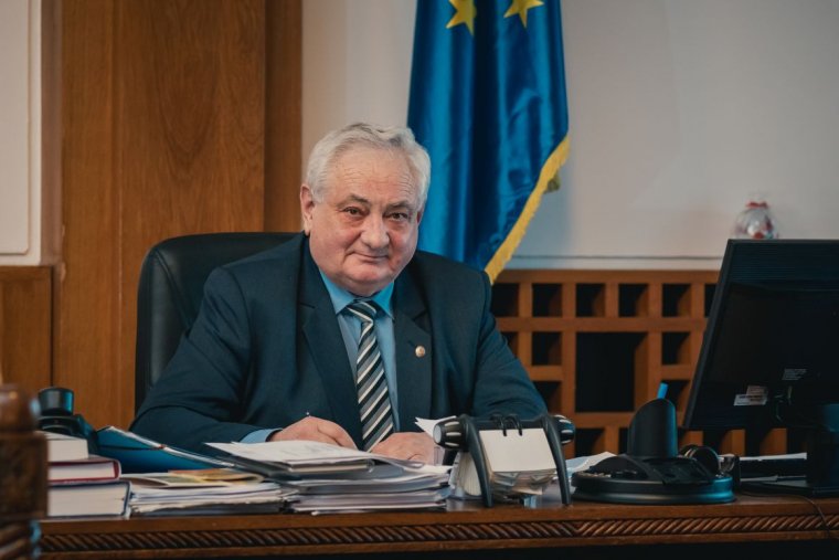 Seres Dénes ülésvezető rangidős képviselőként üzent a parlamentbe bejutott szélsőséges pártoknak