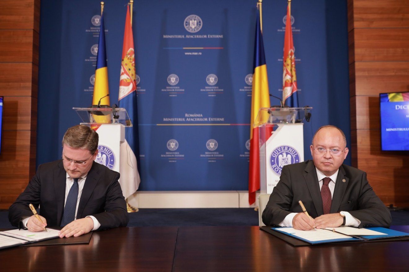 Nikola Selaković szerb és Bogdan Aurescu román  külügyminiszter Bukarestben •  Fotó: Mae.ro