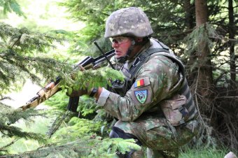 Tisztekből még nagyobb a hiány, mint közkatonákból, de egyelőre cáfolják a kötelező szolgálat visszavezetését